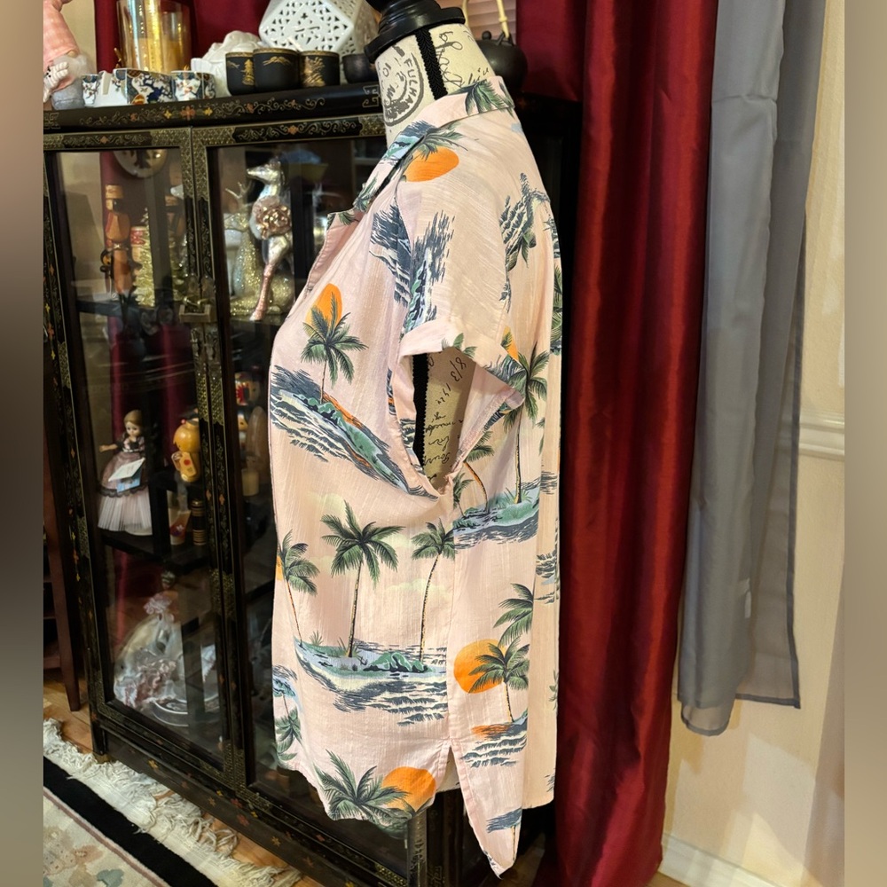 Old Navy Ladies Hawaiian Button Up - Picture 3 of 6
